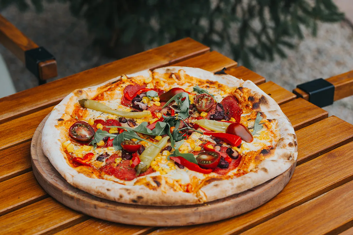 cook pizza outdoors